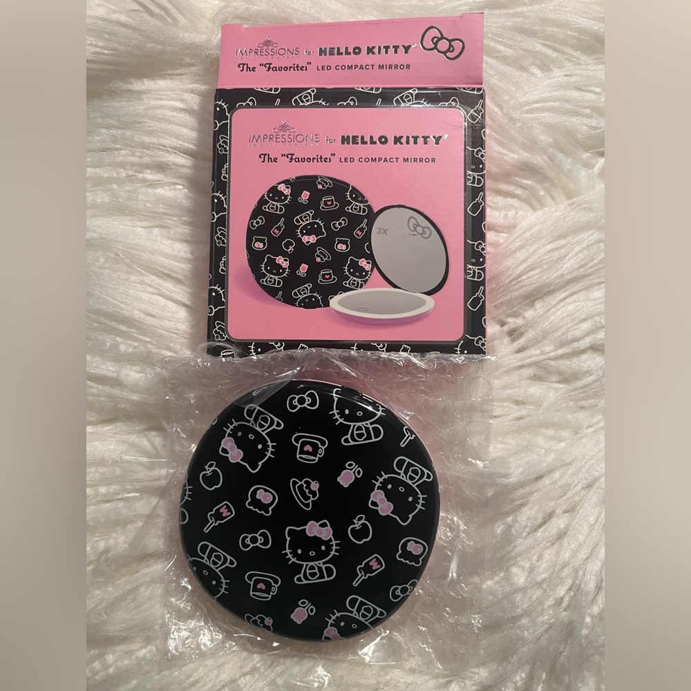 IMPRESSIONS HELLO KITTY LED COMPACT MIRROR
